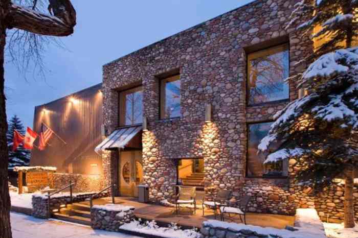 Ski Resort Hotel In Aspen Colorado With Lift Access