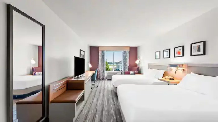 Hotel Near Airport With Free Shuttle Service